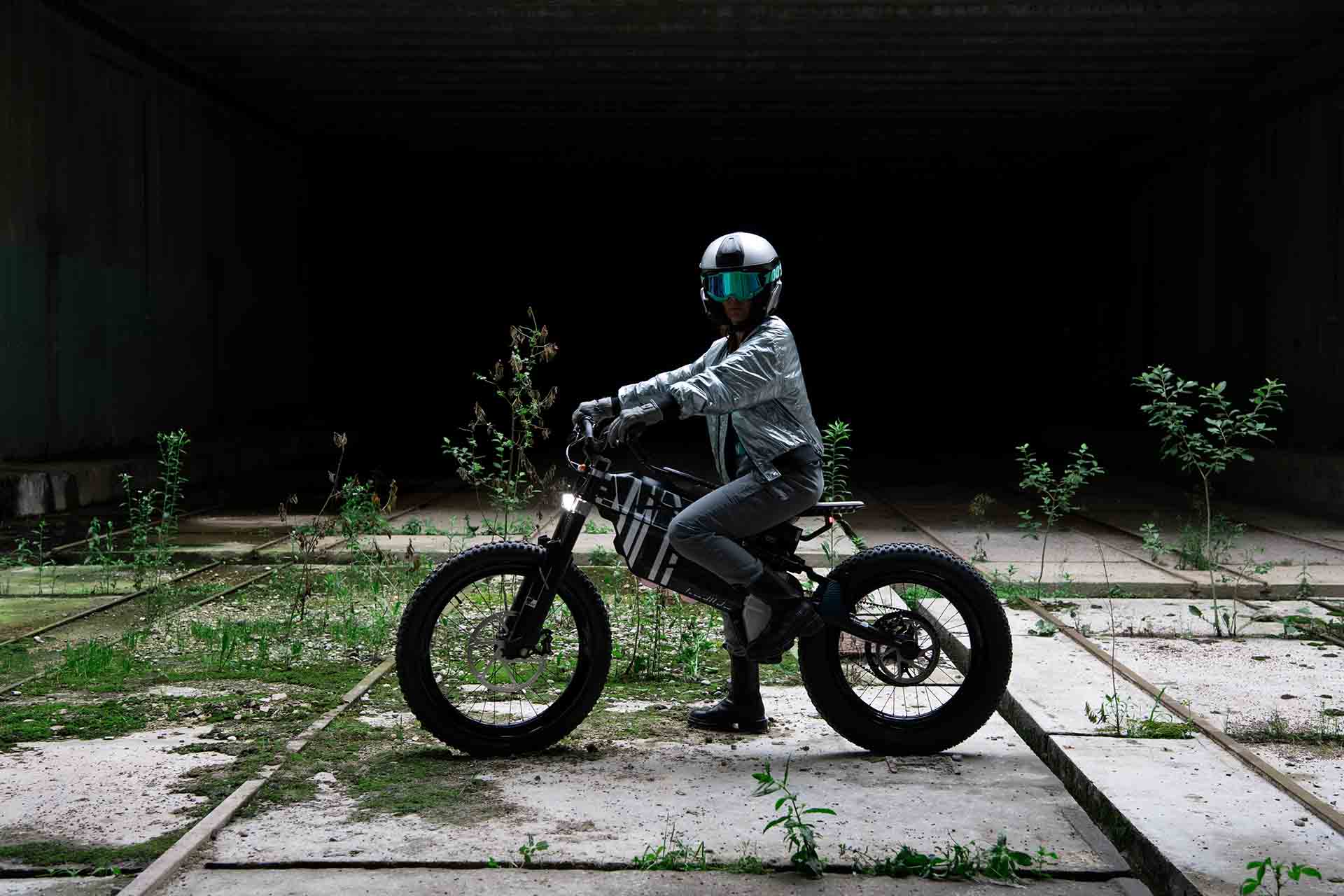 想像力無極限！BMW 發表 i Vision AMBY / Motorrad Vision AMBY 雙概念電動車！