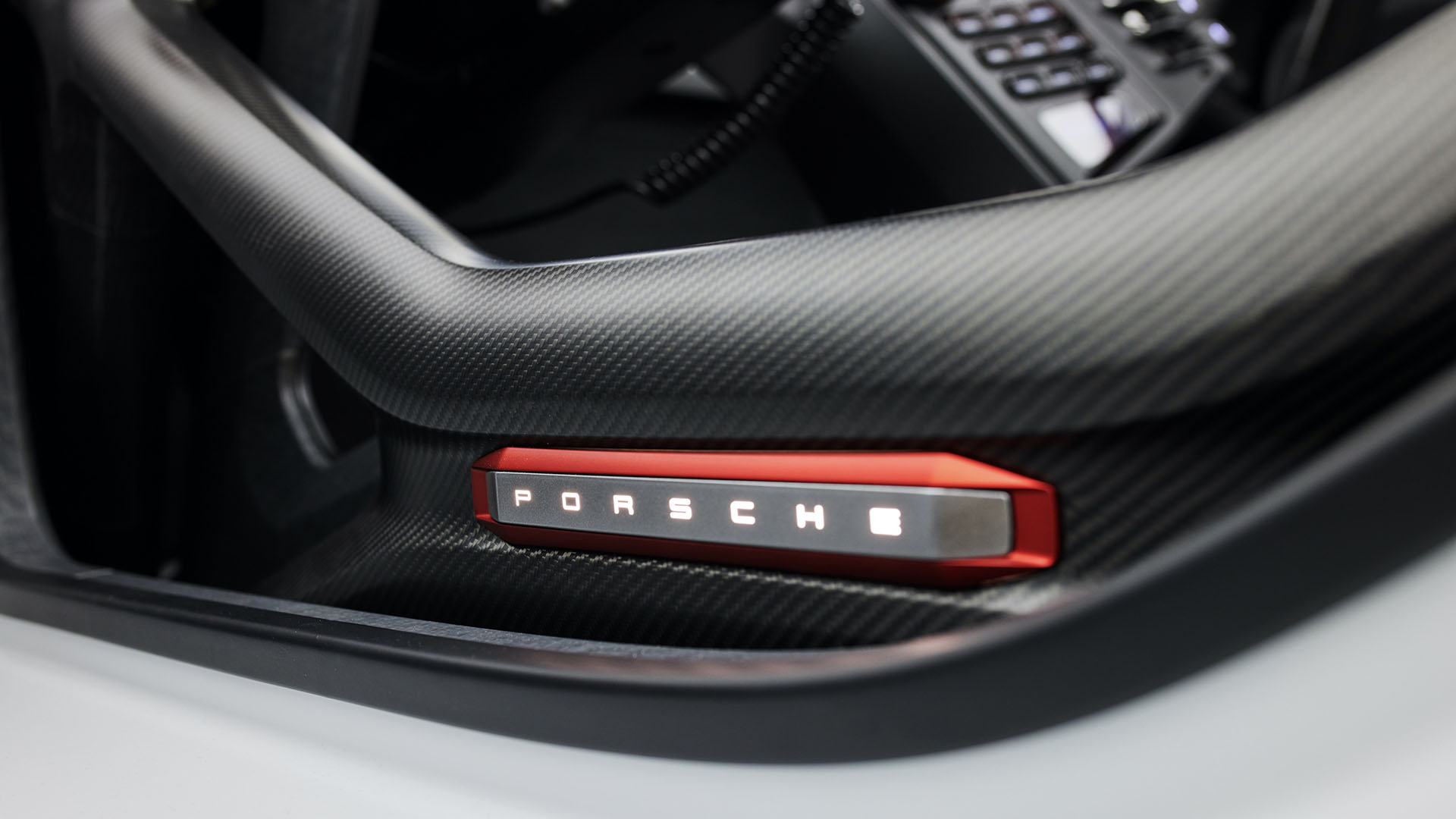 馬力「破千匹」的過激賽車！Porsche Mission R 概念發表！