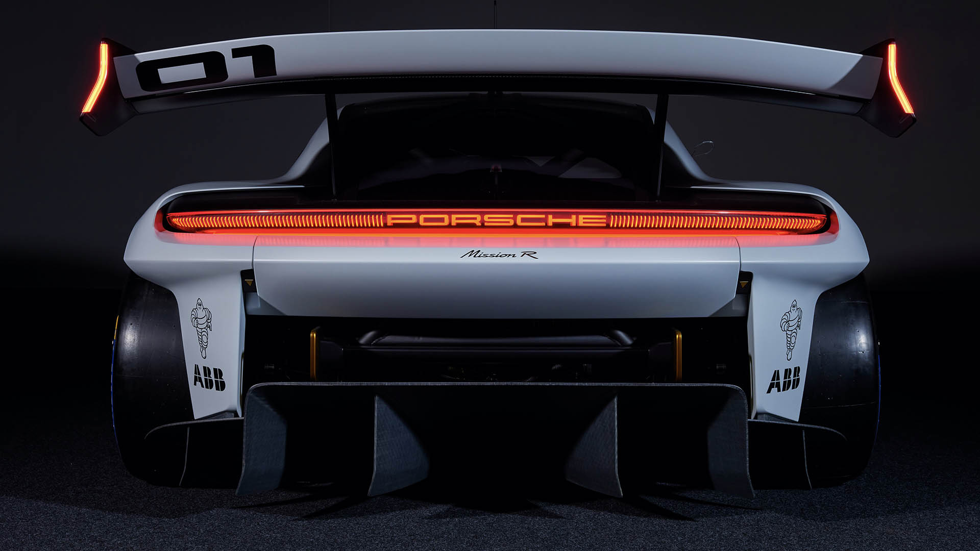 馬力「破千匹」的過激賽車！Porsche Mission R 概念發表！