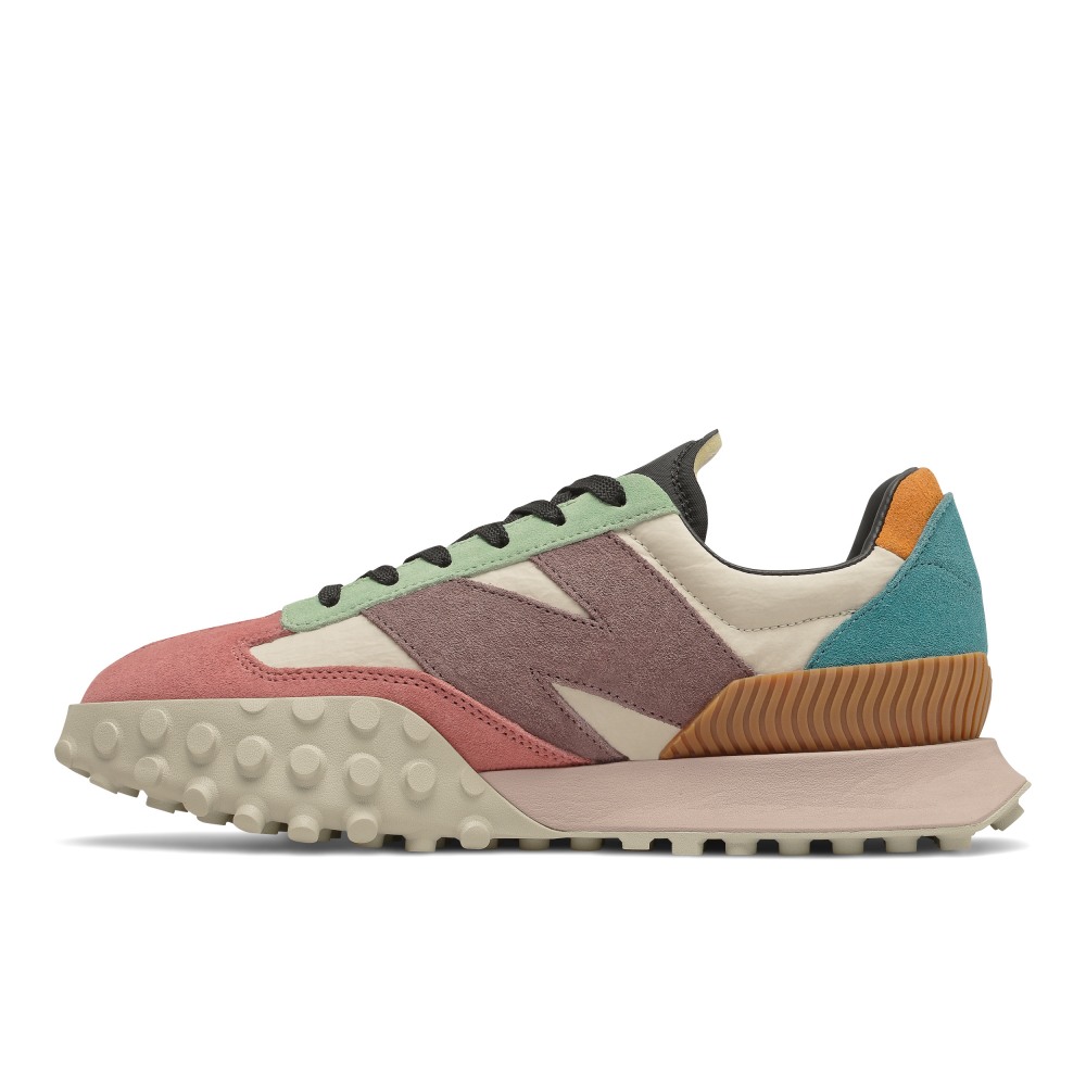 跟著老婆穿就對啦！IU 搶先實著 New Balance XC-72 詮釋新秋冬時尚穿搭，復古 574 也超美！