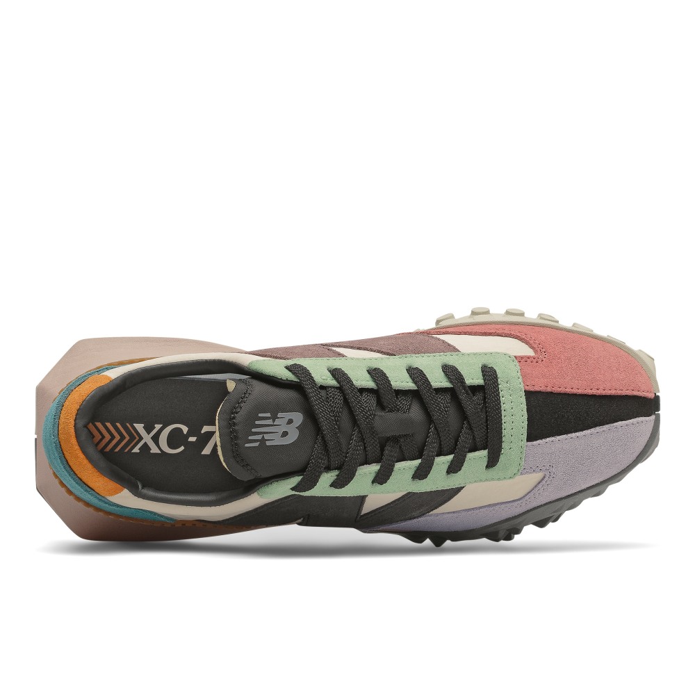 跟著老婆穿就對啦！IU 搶先實著 New Balance XC-72 詮釋新秋冬時尚穿搭，復古 574 也超美！