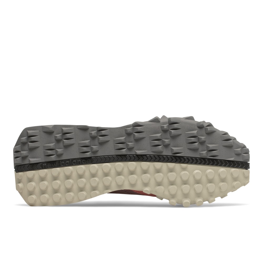 跟著老婆穿就對啦！IU 搶先實著 New Balance XC-72 詮釋新秋冬時尚穿搭，復古 574 也超美！