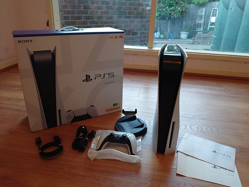 新版 Sony PS5 實機上手開箱！一個超貼心改動、Wi-Fi 表現提升，玩家哀嚎：缺貨問題解決了？！