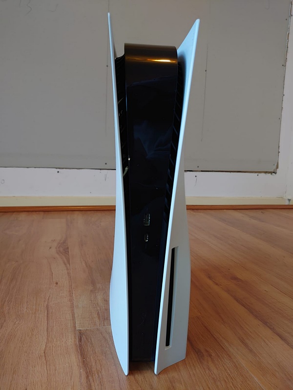 新版 Sony PS5 實機上手開箱！一個超貼心改動、Wi-Fi 表現提升，玩家哀嚎：缺貨問題解決了？！