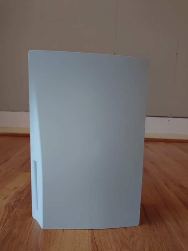 新版 Sony PS5 實機上手開箱！一個超貼心改動、Wi-Fi 表現提升，玩家哀嚎：缺貨問題解決了？！