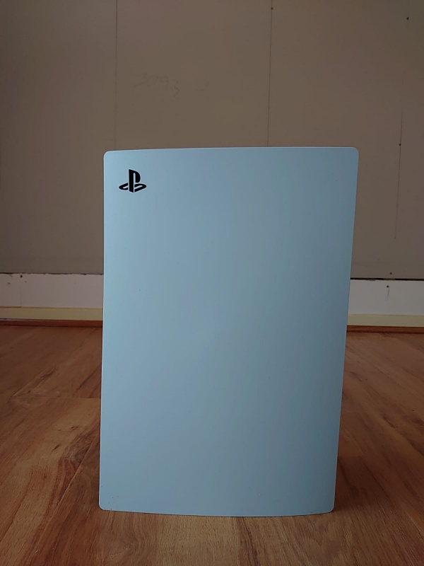 新版 Sony PS5 實機上手開箱！一個超貼心改動、Wi-Fi 表現提升，玩家哀嚎：缺貨問題解決了？！