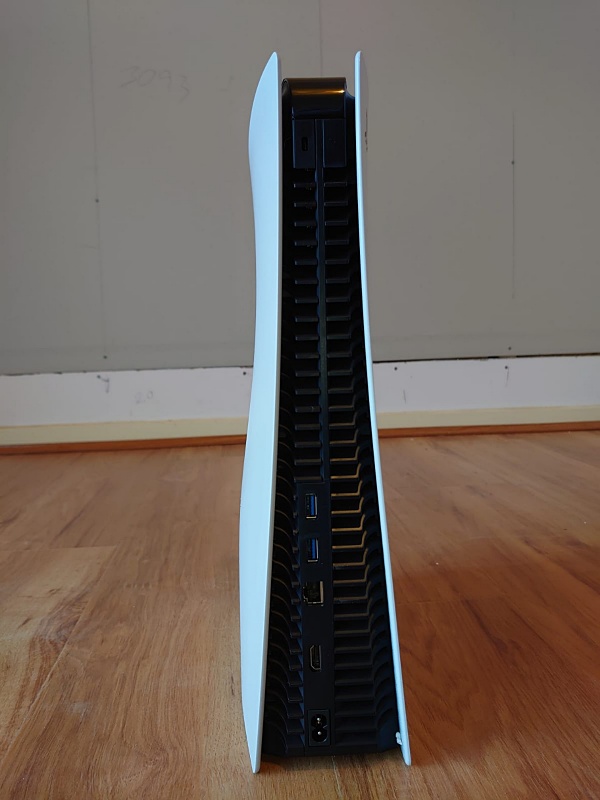 新版 Sony PS5 實機上手開箱！一個超貼心改動、Wi-Fi 表現提升，玩家哀嚎：缺貨問題解決了？！