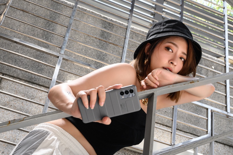 日本設計師深澤直人旅行箱加持「realme GT大師版」初登台！街拍濾鏡隨時喚起旅行的美好！