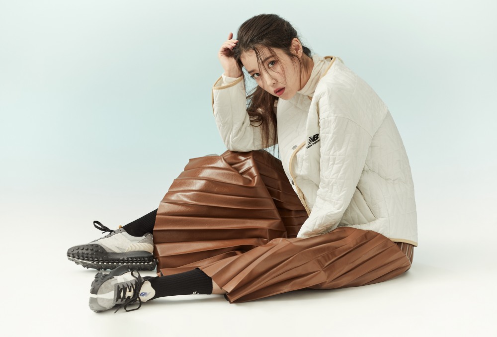 跟著老婆穿就對啦！IU 搶先實著 New Balance XC-72 詮釋新秋冬時尚穿搭，復古 574 也超美！
