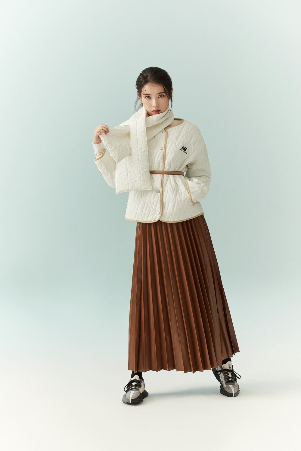 跟著老婆穿就對啦！IU 搶先實著 New Balance XC-72 詮釋新秋冬時尚穿搭，復古 574 也超美！