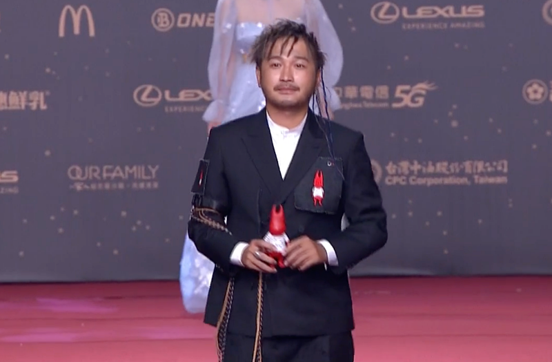 2021金鐘獎｜KID林柏昇帶著「地球上最浪漫的主持人」黃鴻升 Alien666 走紅毯了！