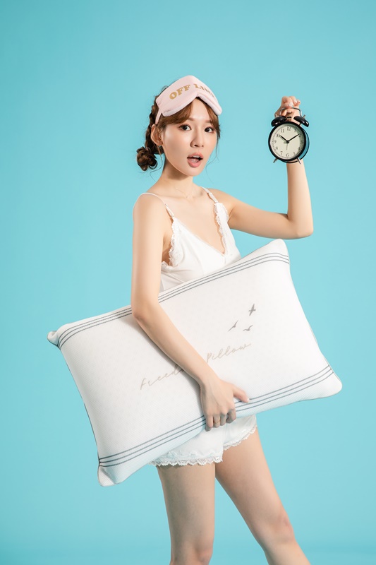 自由調整高低的「自由枕」，林莎和自由枕聯手，讓你做夢也會笑！