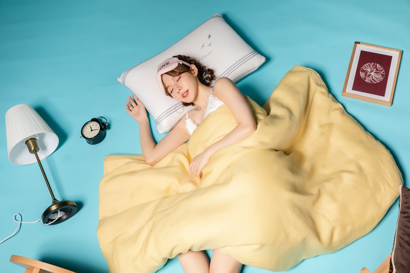 自由調整高低的「自由枕」，林莎和自由枕聯手，讓你做夢也會笑！