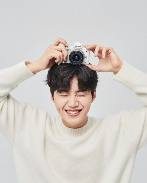 懶人包｜人設崩塌？驚人巧合？8 件事讓你瞭解《海岸村》金宣虎墮胎疑雲，廣告代言全掉光，經紀公司冷處理事件！