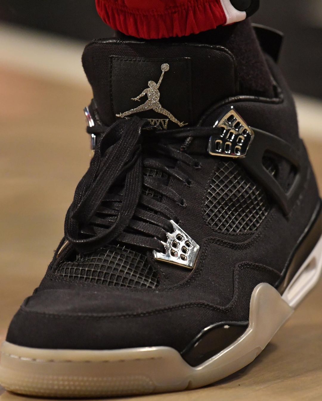 鞋王就是狂！PJ Tucker 上腳百萬 Air Jordan 4 在 NBA 實戰，網：貧窮限制我的想像...