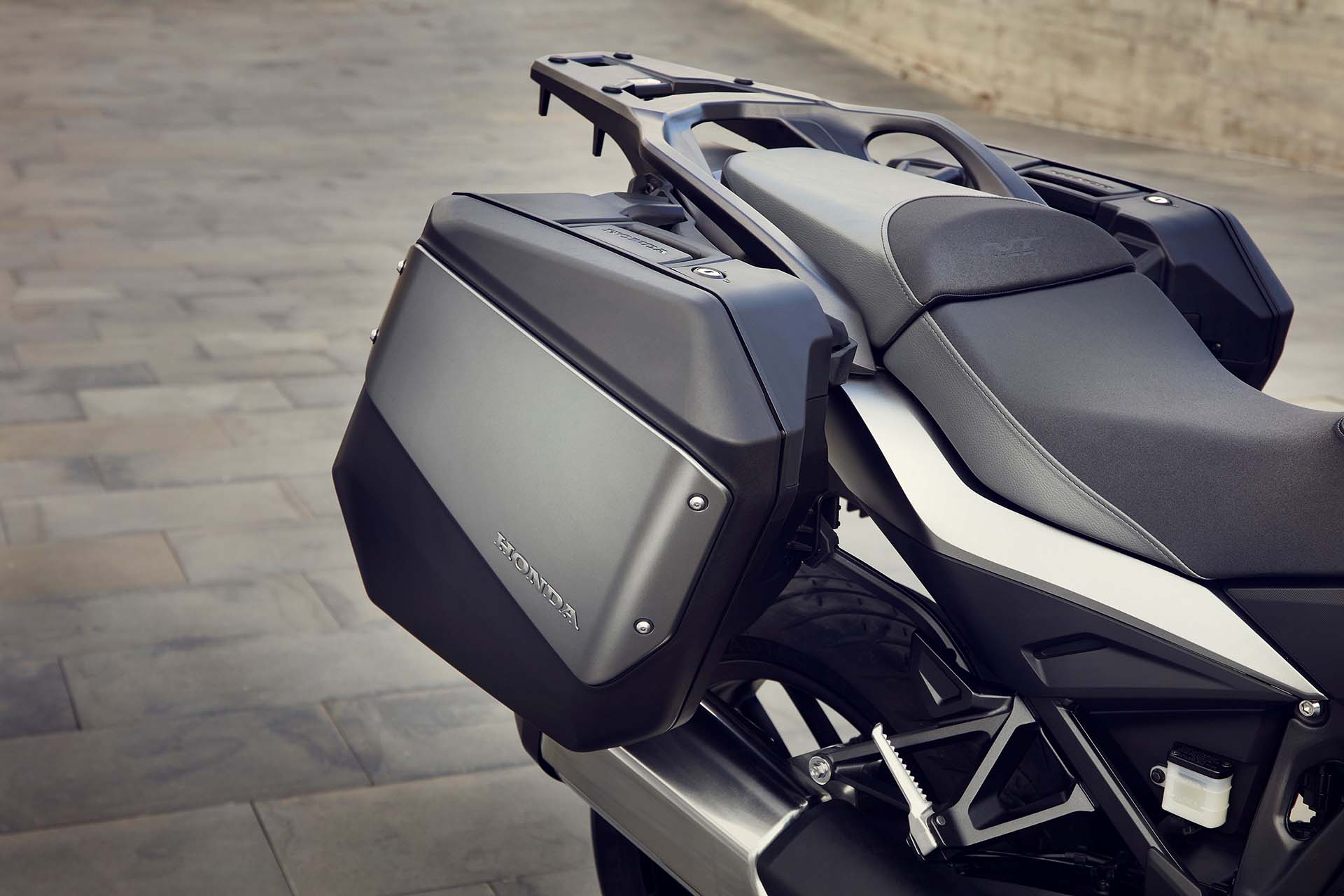 跨了幾層？Honda 發布 NT1100 新款重機，越野車變跑旅！