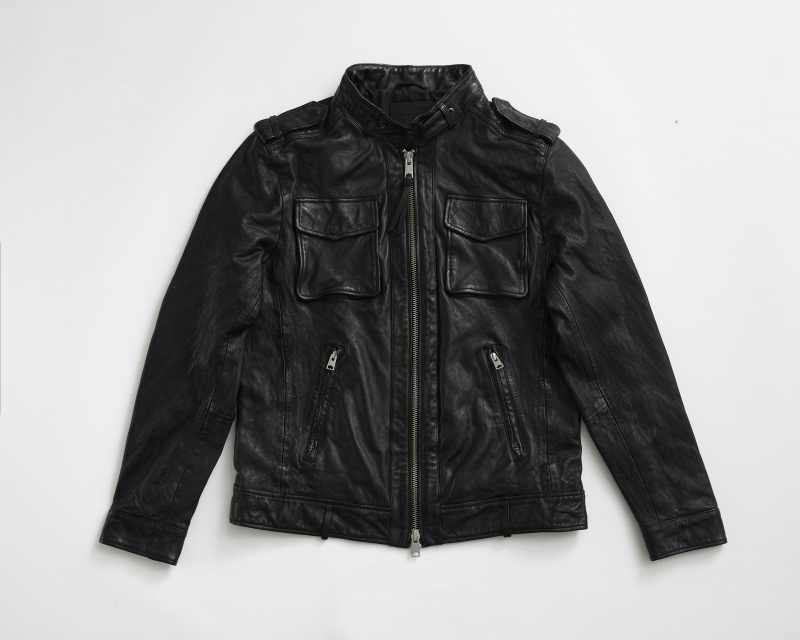 ALLSAINTS 與當代藝術家周世雄跨界合作推出 「彩繪皮衣慈善義賣」！攜手金鐘視帝薛仕凌及文青女神孟耿如 一同為公益發聲！