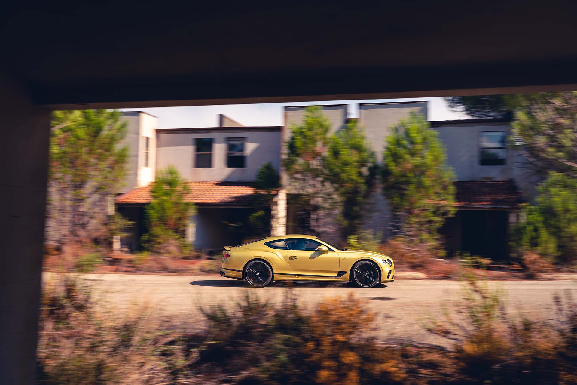 搖頭又擺尾？那有啥問題！Bentley 開甩 Continental GT Speed，自得其樂很爽捏～