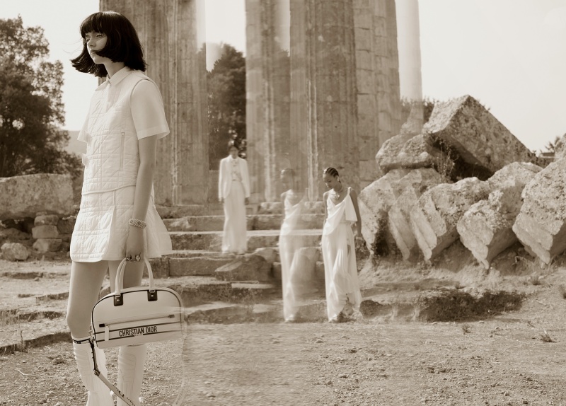 V 姊與東奧國手霸氣演繹！ DIOR 2022 早春度假系列正式登場，粉色刺繡托特包必收！