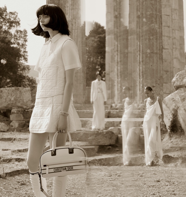 V 姊與東奧國手霸氣演繹！ DIOR 2022 早春度假系列正式登場，粉色刺繡托特包必收！