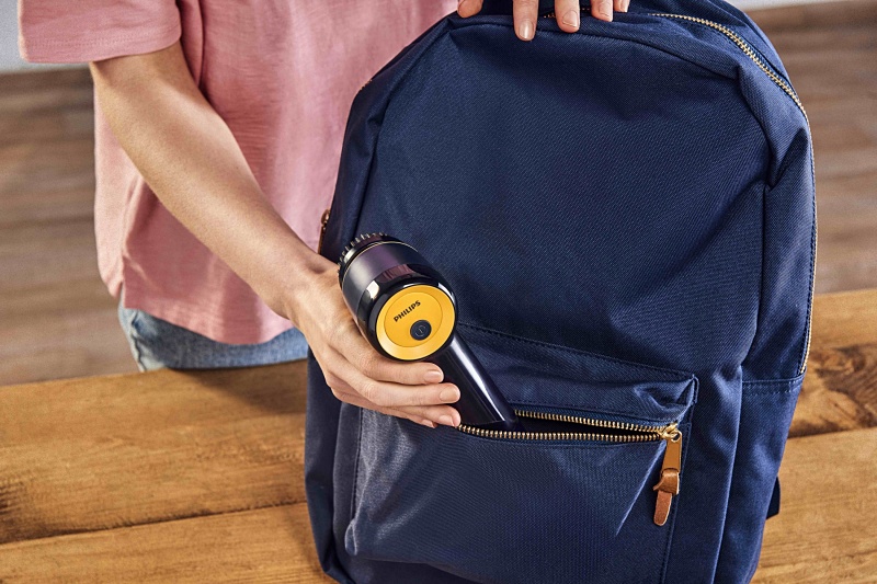 電動版洗鞋神器飛利浦「洗鞋小旋風」鞋槓青年必備！簡單 3 步驟刷出新亮度