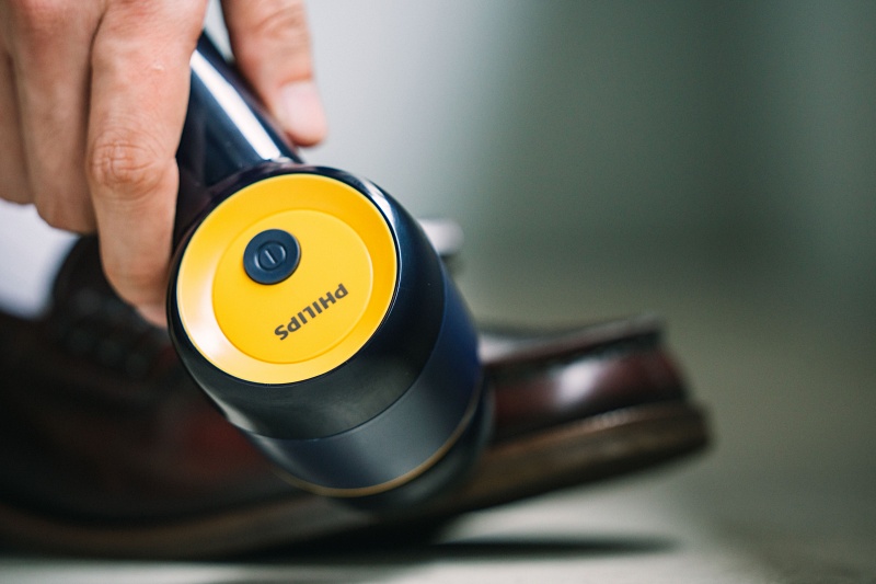 電動版洗鞋神器飛利浦「洗鞋小旋風」鞋槓青年必備！簡單 3 步驟刷出新亮度