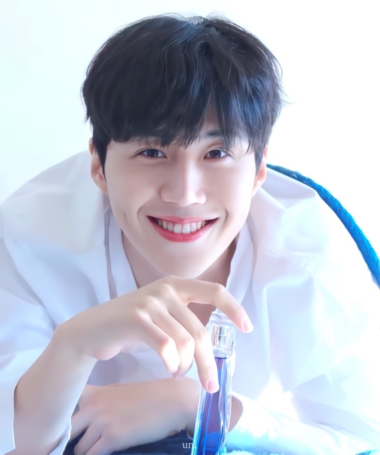 懶人包｜人設崩塌？驚人巧合？8 件事讓你瞭解《海岸村》金宣虎墮胎疑雲，廣告代言全掉光，經紀公司冷處理事件！