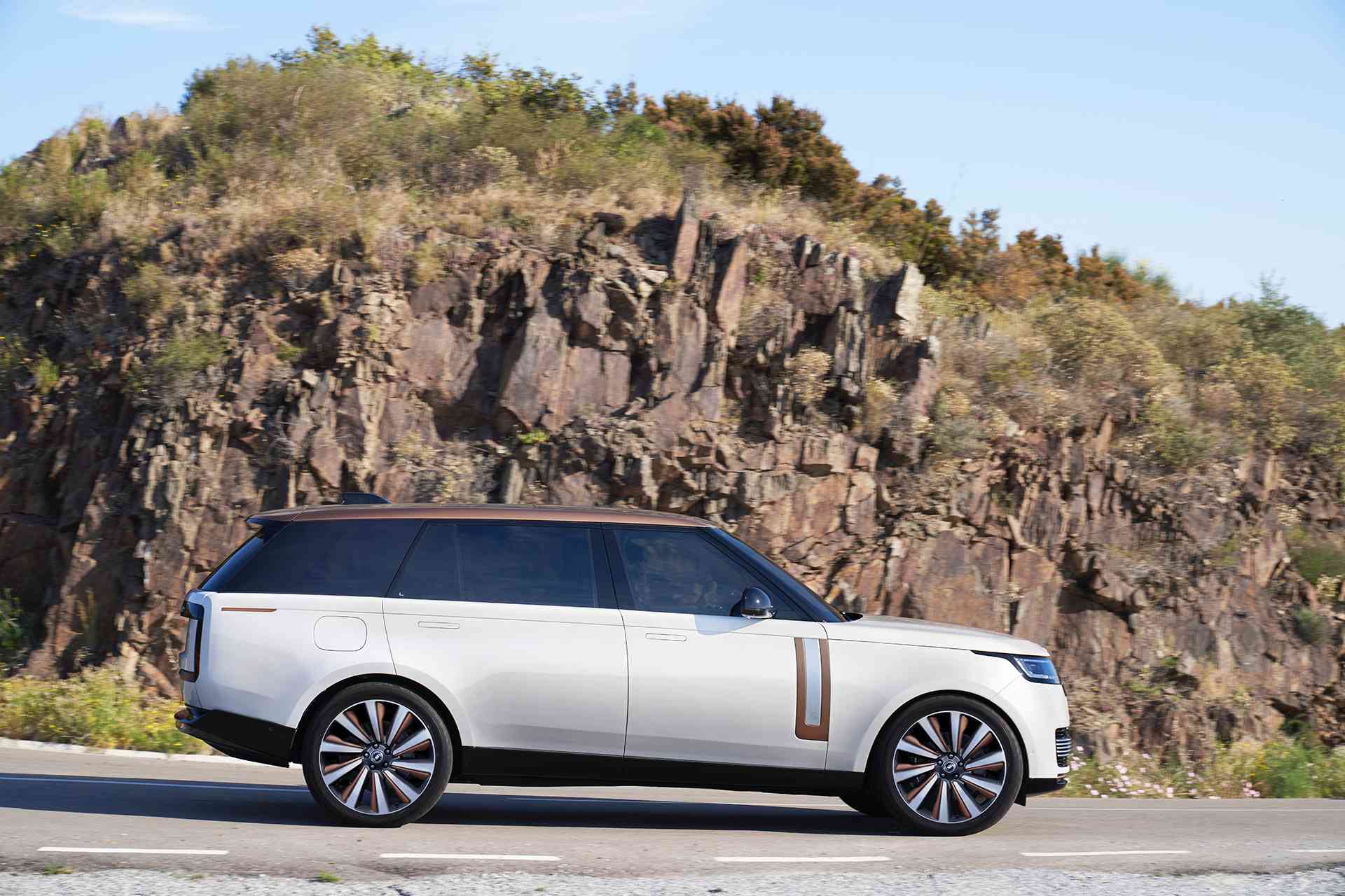 豪華休旅？還是它懂！Land Rover 新一代 Range Rover 王者降臨！