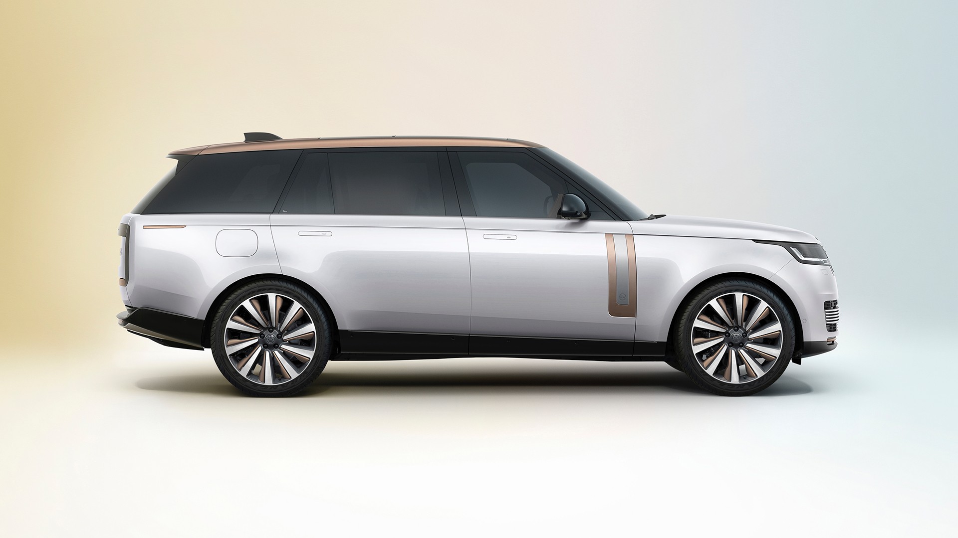 豪華休旅？還是它懂！Land Rover 新一代 Range Rover 王者降臨！