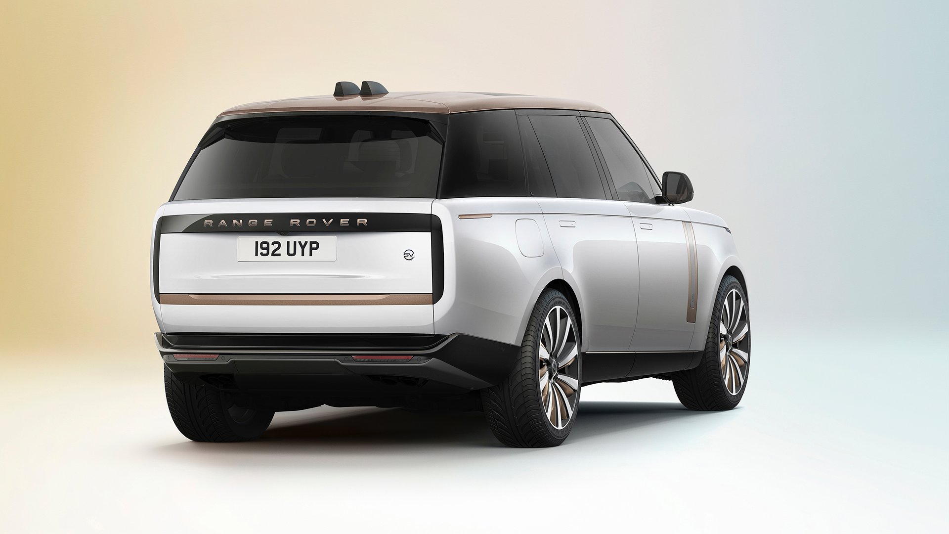 豪華休旅？還是它懂！Land Rover 新一代 Range Rover 王者降臨！