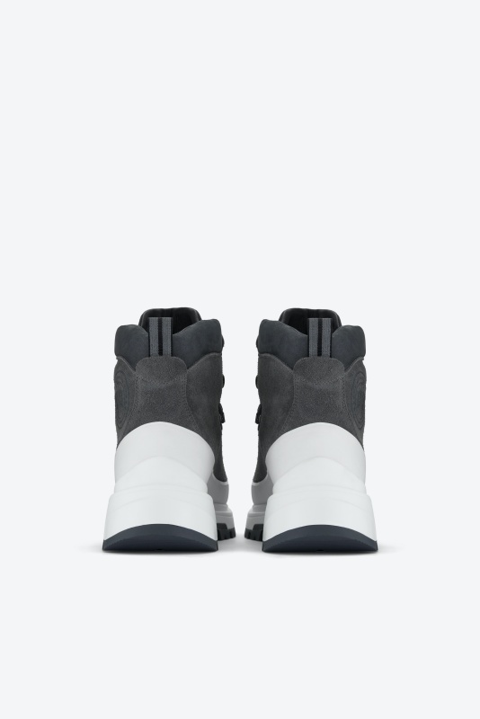 貝克漢二兒子 Romeo Beckham 率先演繹！ CANADA GOOSE 首度重磅發表 Footwear 鞋履系列