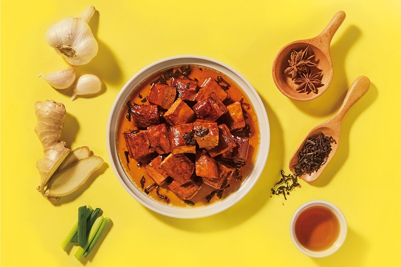 海裕芬「嚕嚕姑滷」即食滷味開賣！香滷豆干、麻辣滷豬耳、酒香滷雞翅…好吃停不下來