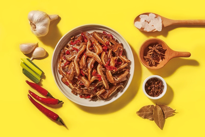 海裕芬「嚕嚕姑滷」即食滷味開賣！香滷豆干、麻辣滷豬耳、酒香滷雞翅…好吃停不下來