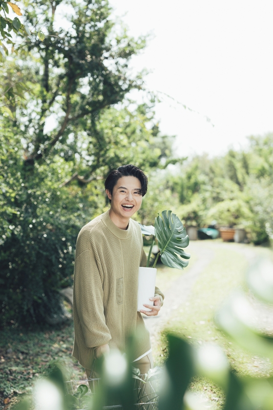 重磅人氣續作！ mouggan x plain-me 全新聯乘登場，邀來告五人打造 Lookbook ！