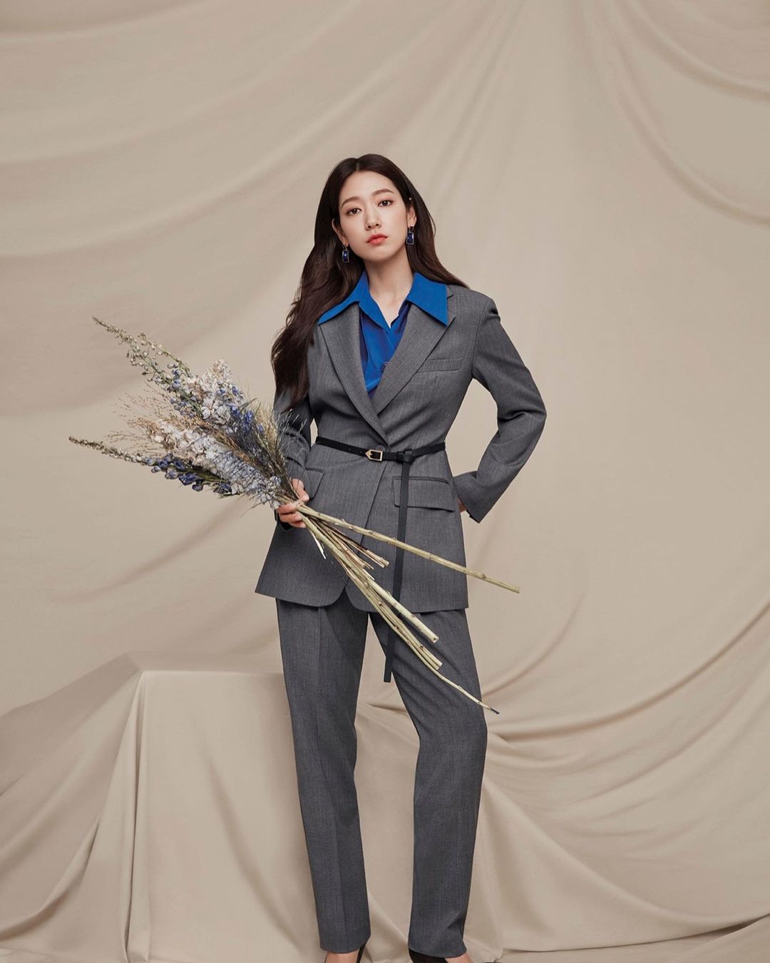 雙囍臨門！用 7 點帶你認識最美未婚妻、業界最想合作演員「朴信惠」，出道、認愛全過程一次看！