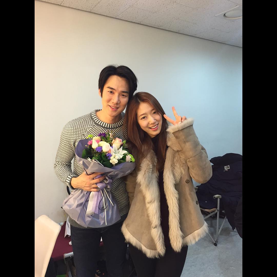 雙囍臨門！用 7 點帶你認識最美未婚妻、業界最想合作演員「朴信惠」，出道、認愛全過程一次看！