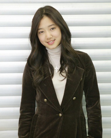 雙囍臨門！用 7 點帶你認識最美未婚妻、業界最想合作演員「朴信惠」，出道、認愛全過程一次看！