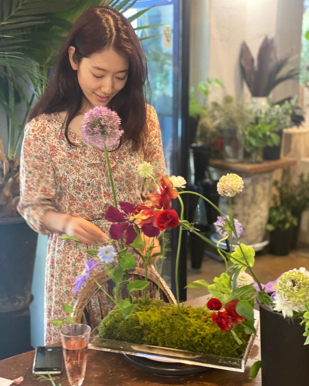 雙囍臨門！用 7 點帶你認識最美未婚妻、業界最想合作演員「朴信惠」，出道、認愛全過程一次看！