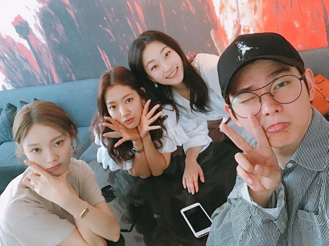 雙囍臨門！用 7 點帶你認識最美未婚妻、業界最想合作演員「朴信惠」，出道、認愛全過程一次看！