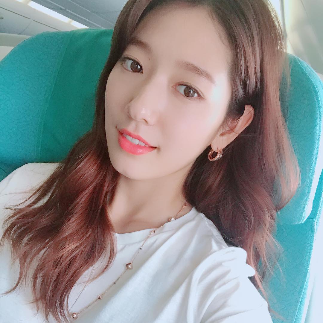 雙囍臨門！用 7 點帶你認識最美未婚妻、業界最想合作演員「朴信惠」，出道、認愛全過程一次看！