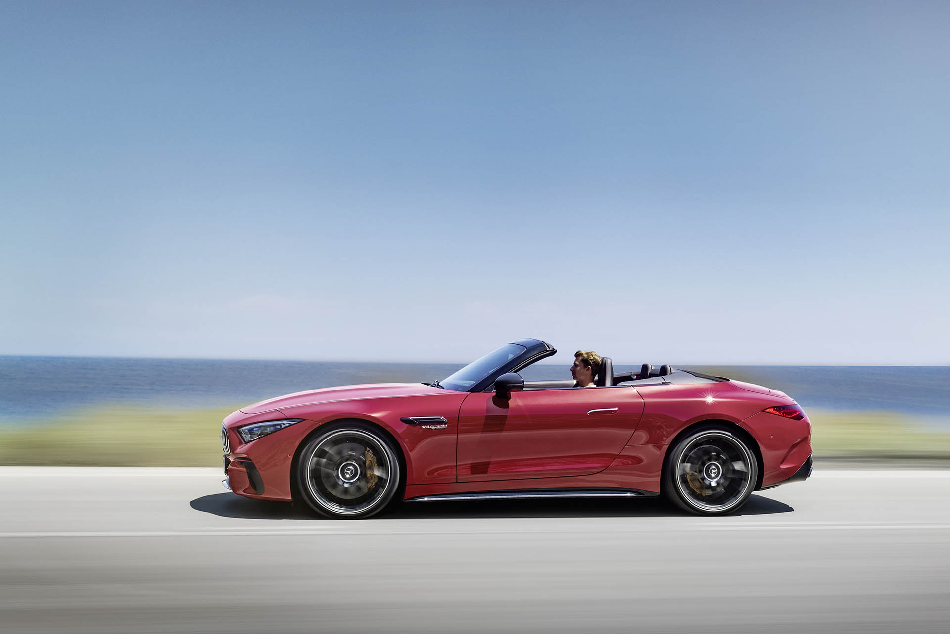 絕美身段能錯過嗎？Mercedes-AMG 新一代 SL 敞篷跑車登場！