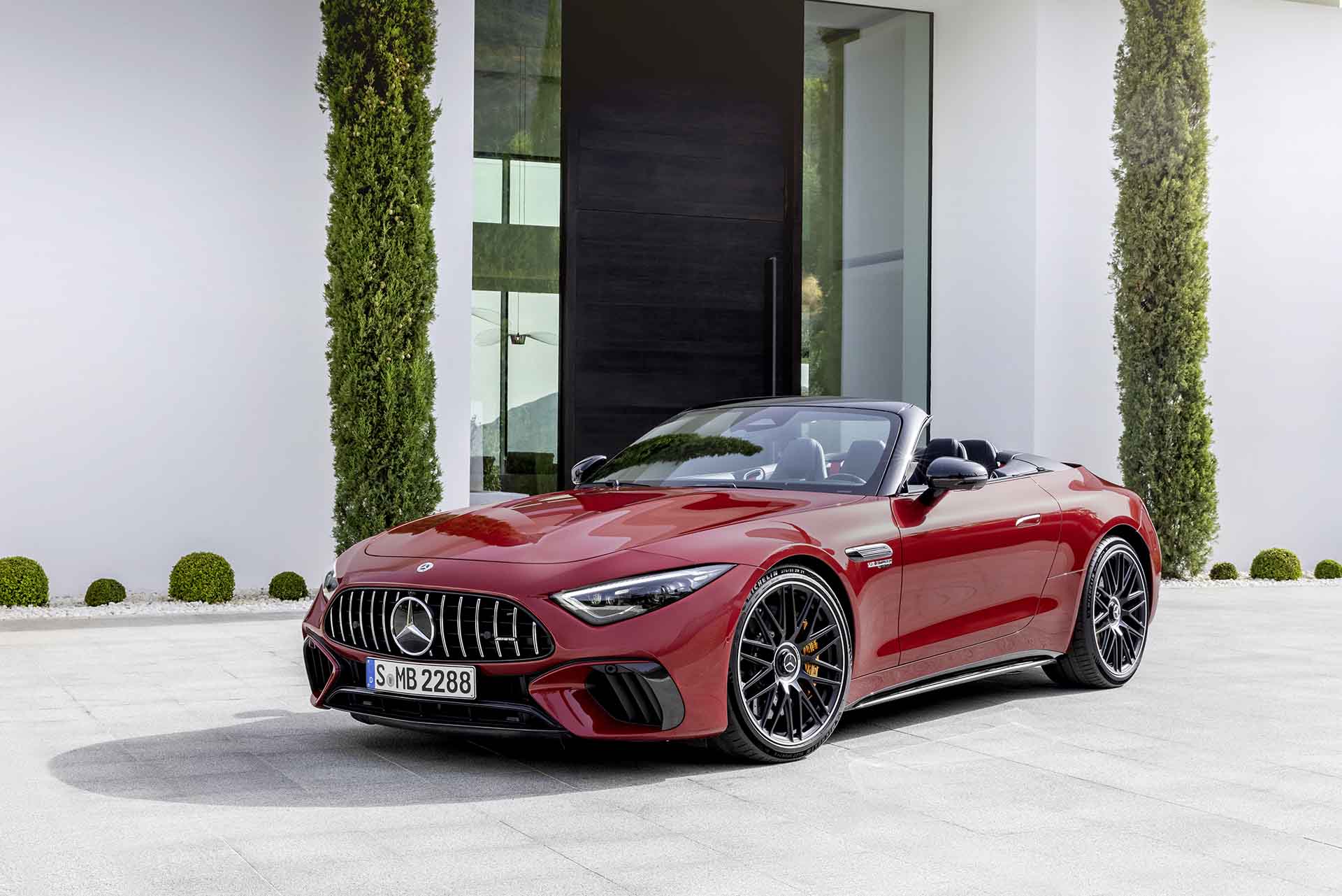絕美身段能錯過嗎？Mercedes-AMG 新一代 SL 敞篷跑車登場！