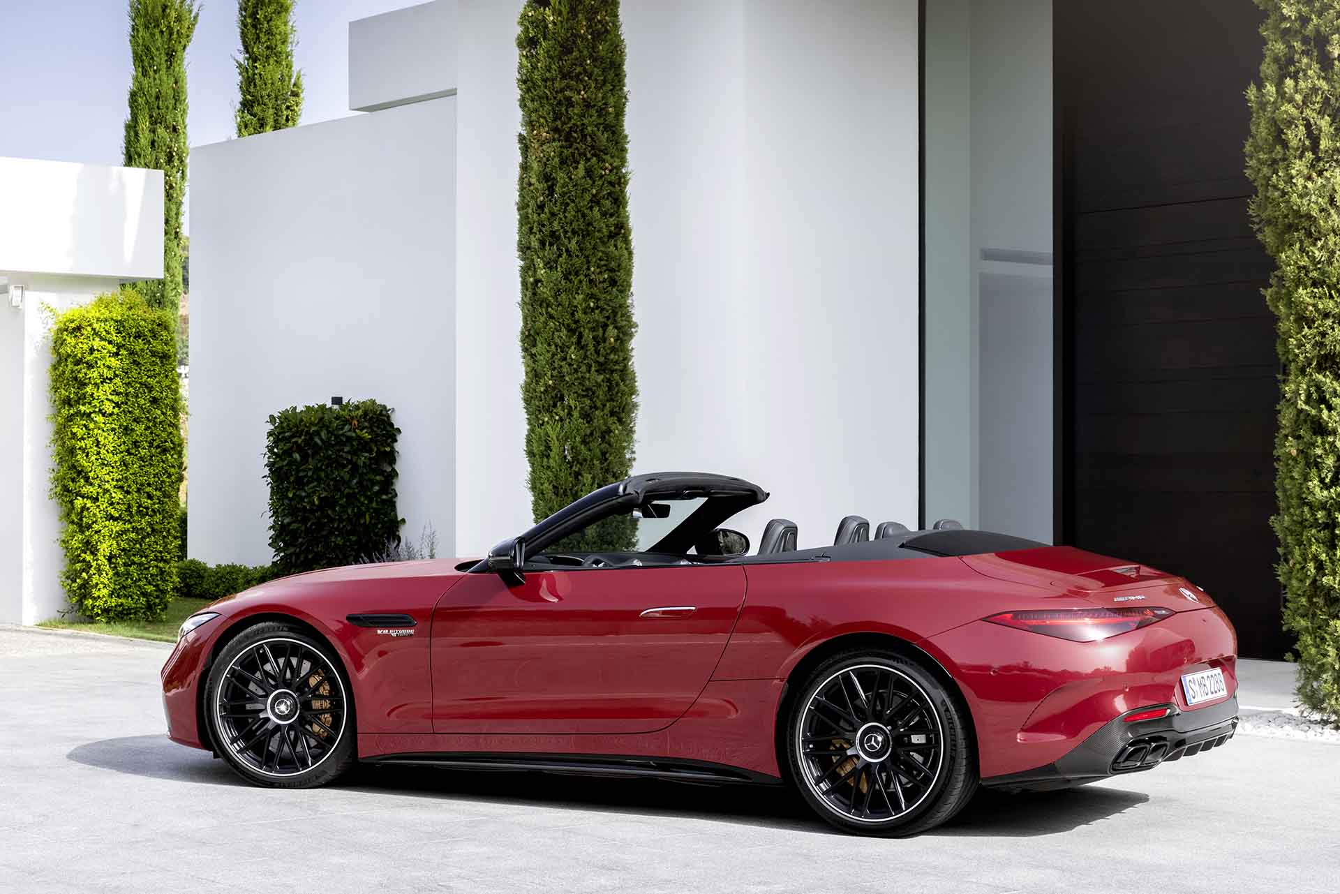 絕美身段能錯過嗎？Mercedes-AMG 新一代 SL 敞篷跑車登場！