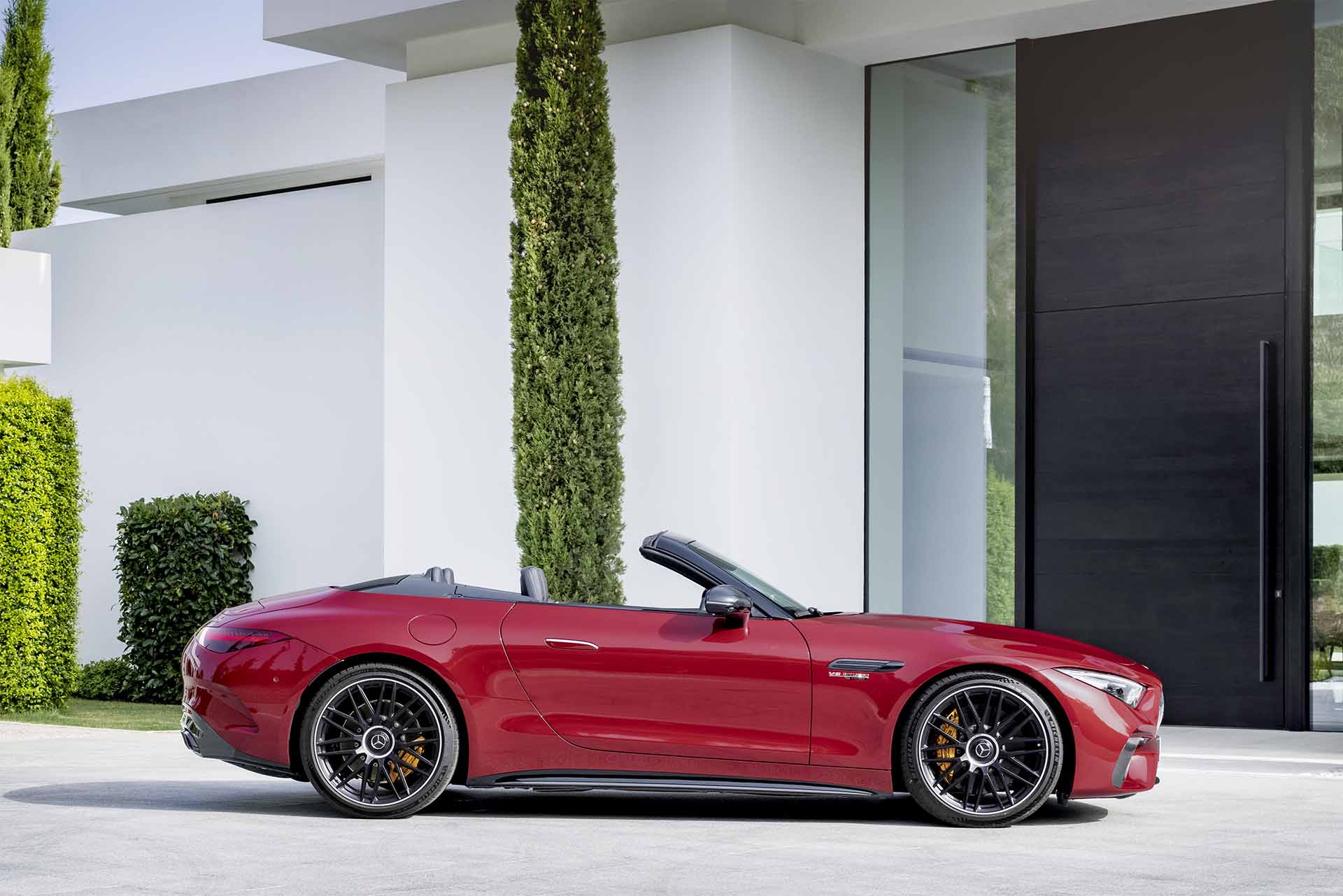 絕美身段能錯過嗎？Mercedes-AMG 新一代 SL 敞篷跑車登場！