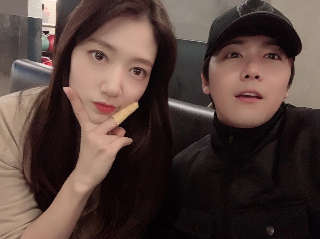 雙囍臨門！用 7 點帶你認識最美未婚妻、業界最想合作演員「朴信惠」，出道、認愛全過程一次看！