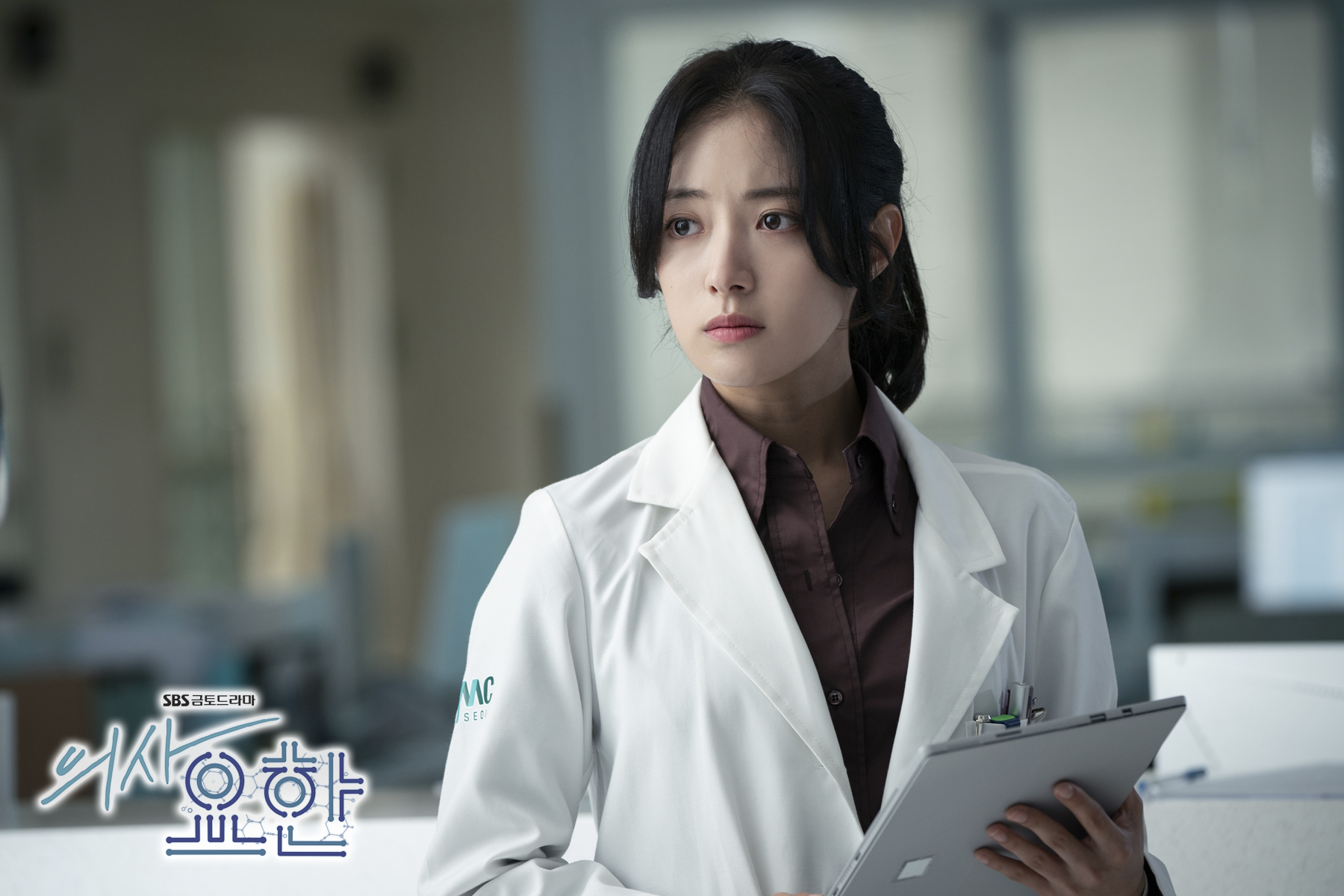 出道超過 20 年！用 7 點帶你認識《衣袖紅鑲邊》從小美到大的標誌美女「李世榮」！