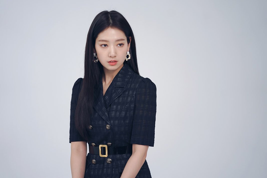 雙囍臨門！用 7 點帶你認識最美未婚妻、業界最想合作演員「朴信惠」，出道、認愛全過程一次看！