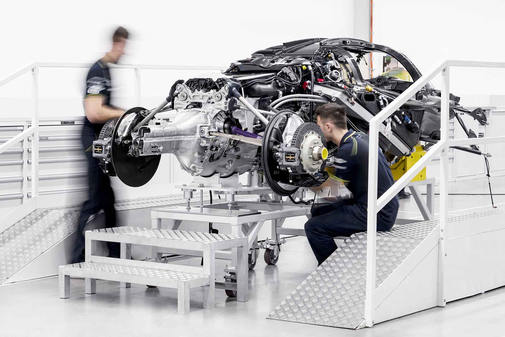 仙女下凡～ Aston Martin Valkyrie 正式量產，千匹動力化身道路版 F1！
