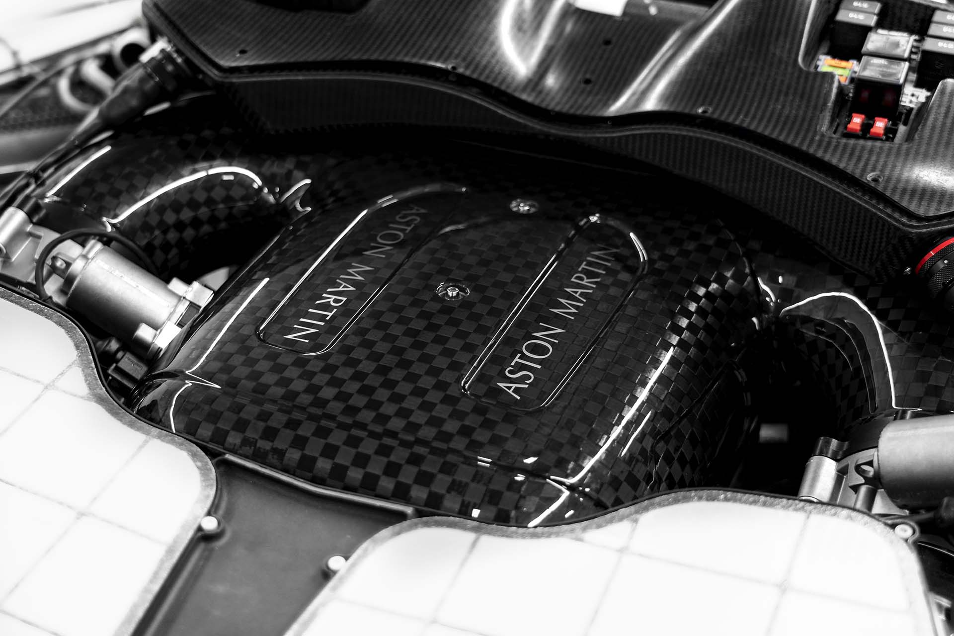 仙女下凡～ Aston Martin Valkyrie 正式量產，千匹動力化身道路版 F1！