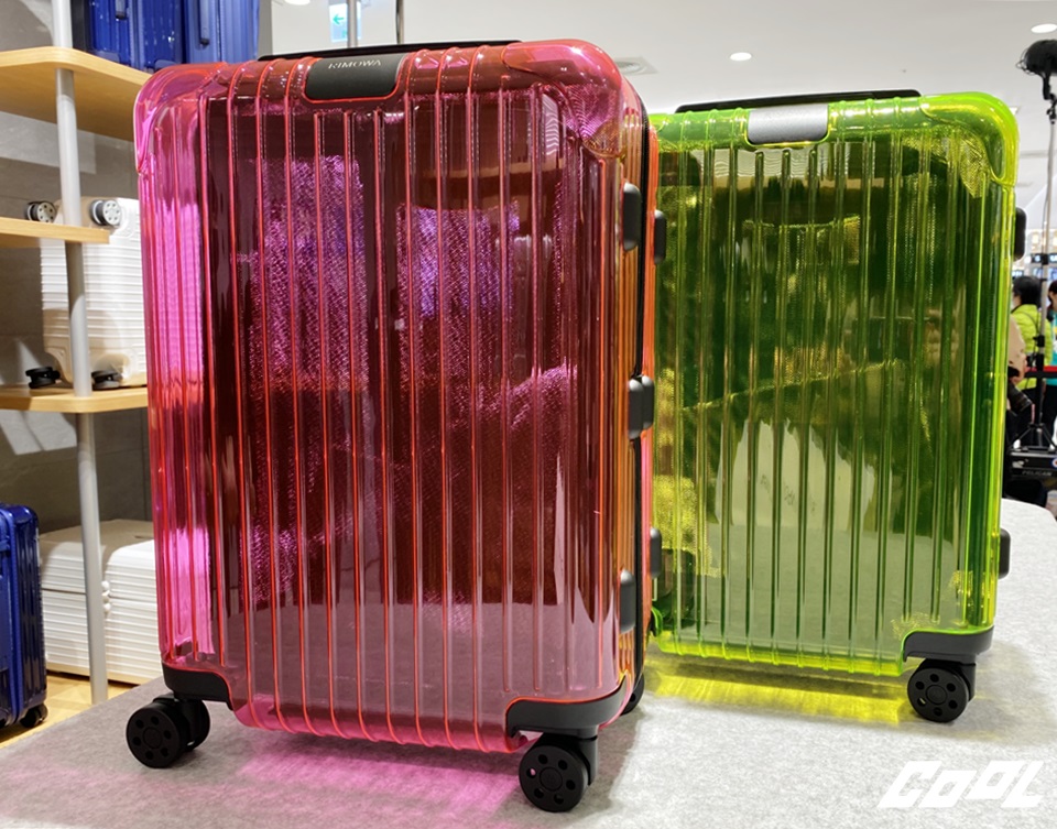 RIMOWA 全新專門店進駐 SOGO 忠孝館！透明螢光系行李箱、硬殼小包、iPhone 手機殼全都有！